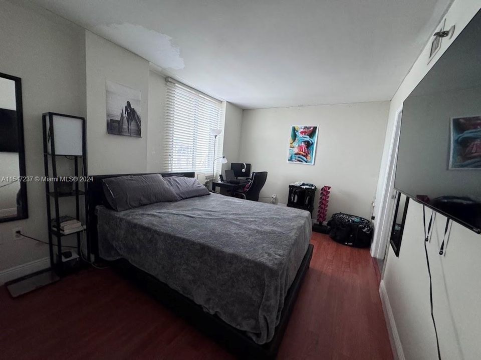 For Sale: $380,000 (2 beds, 2 baths, 914 Square Feet)