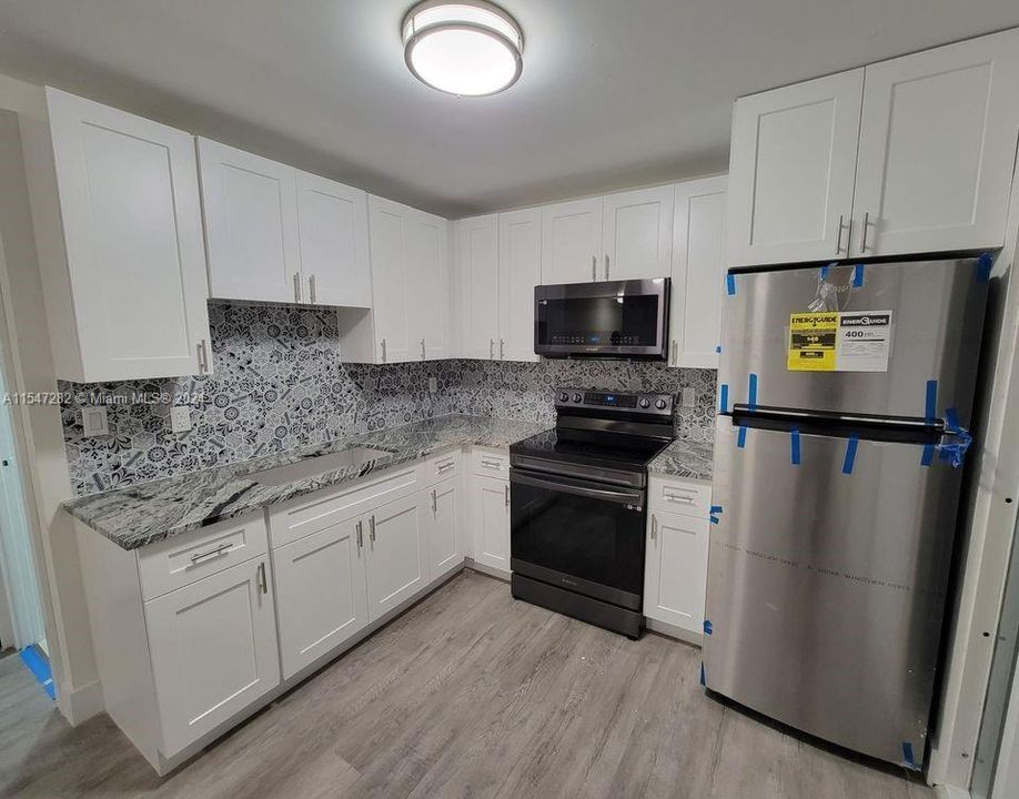 Недавно арендовано: $2,200 (2 спален, 1 ванн, 900 Квадратных фут)