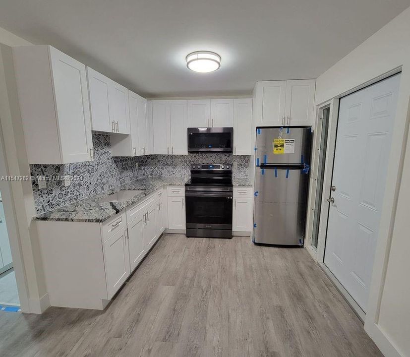 Недавно арендовано: $2,200 (2 спален, 1 ванн, 900 Квадратных фут)