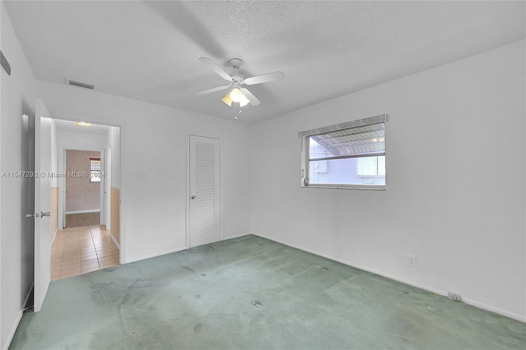 For Sale: $315,000 (2 beds, 1 baths, 1082 Square Feet)