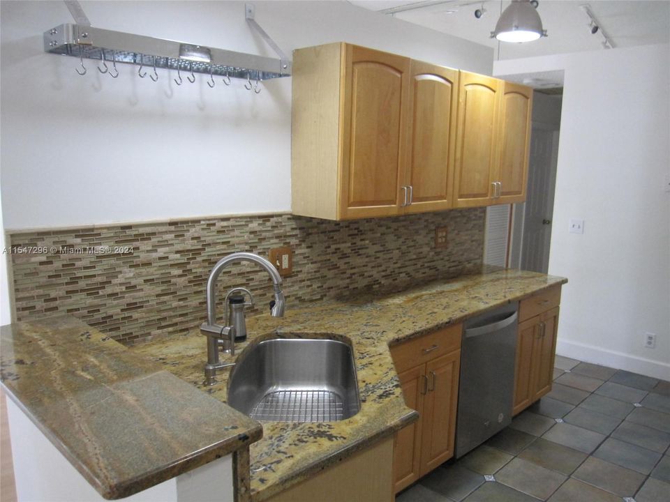 For Rent: $6,900 (3 beds, 2 baths, 2032 Square Feet)