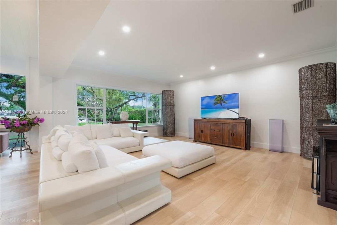 For Sale: $6,400,000 (5 beds, 3 baths, 3650 Square Feet)