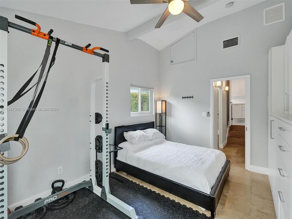 Active With Contract: $1,100,000 (3 beds, 2 baths, 1403 Square Feet)