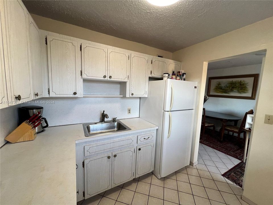 For Sale: $234,000 (1 beds, 1 baths, 717 Square Feet)