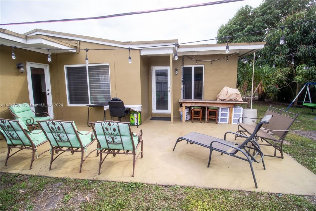 Recently Sold: $555,000 (3 beds, 2 baths, 1478 Square Feet)
