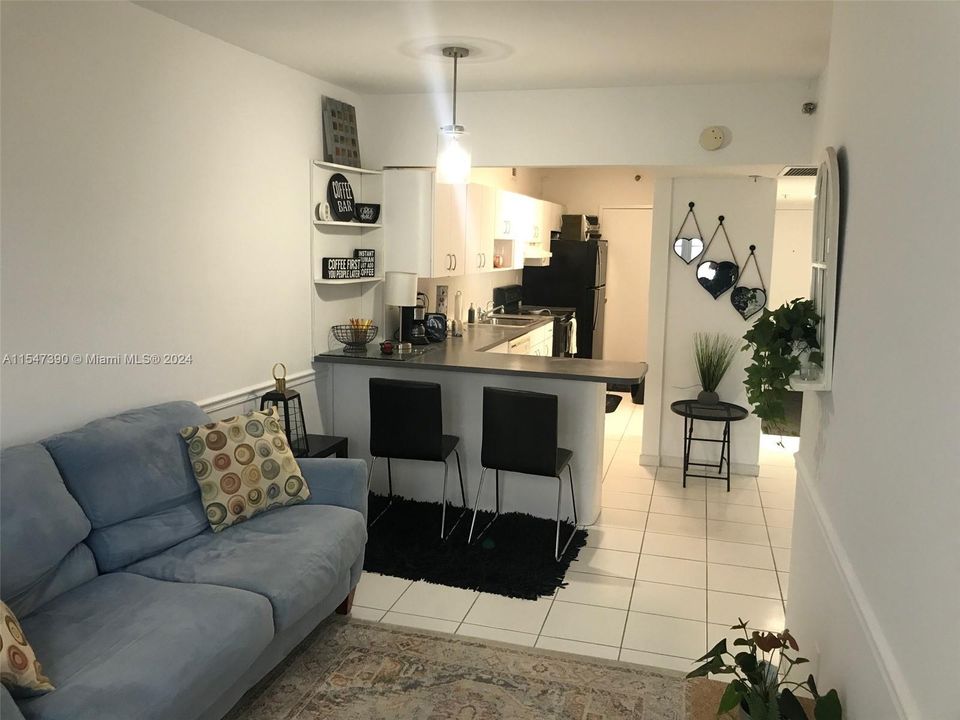 For Sale: $420,000 (1 beds, 1 baths, 550 Square Feet)