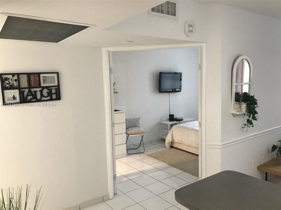 For Sale: $420,000 (1 beds, 1 baths, 550 Square Feet)