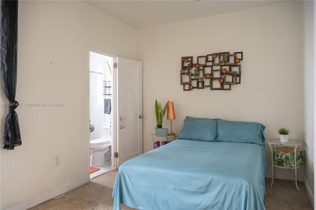 Active With Contract: $245,000 (0 beds, 1 baths, 459 Square Feet)