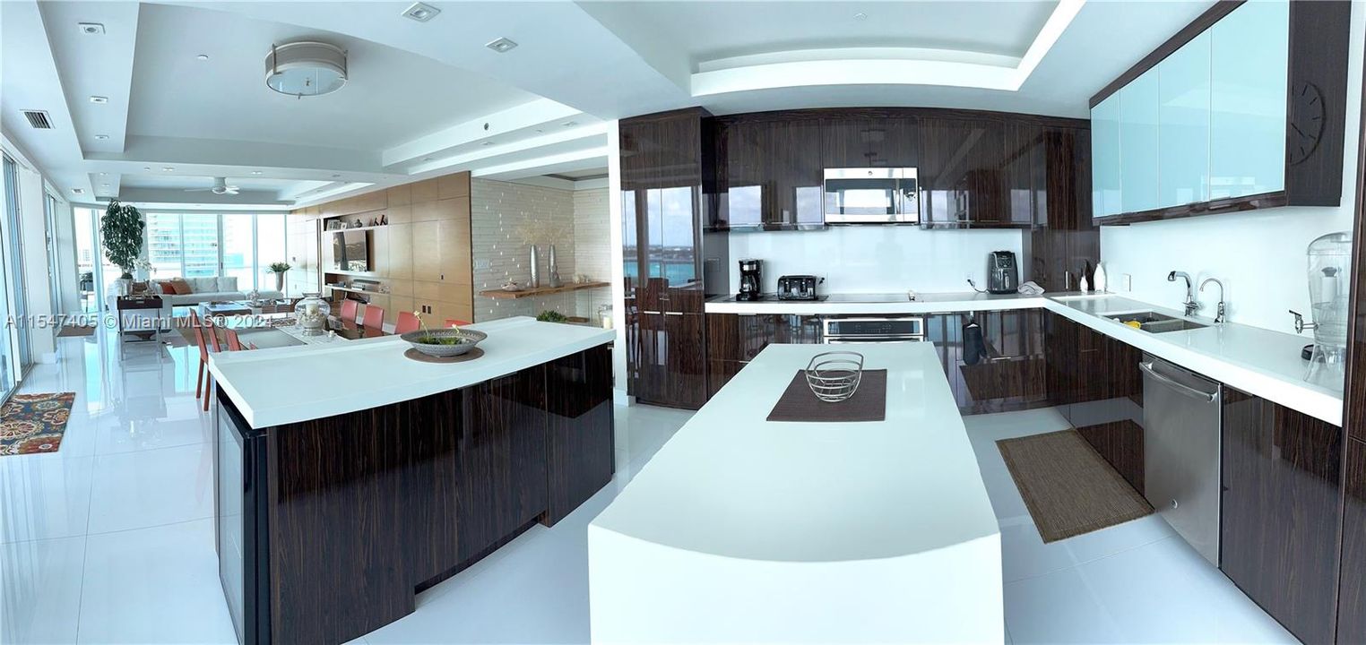 Modern, clean and spacious kitchen with island and breakfast area.