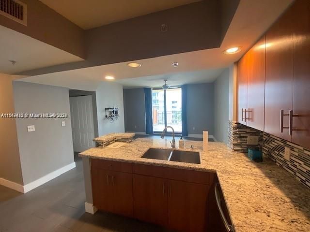 Recently Rented: $2,850 (1 beds, 1 baths, 835 Square Feet)