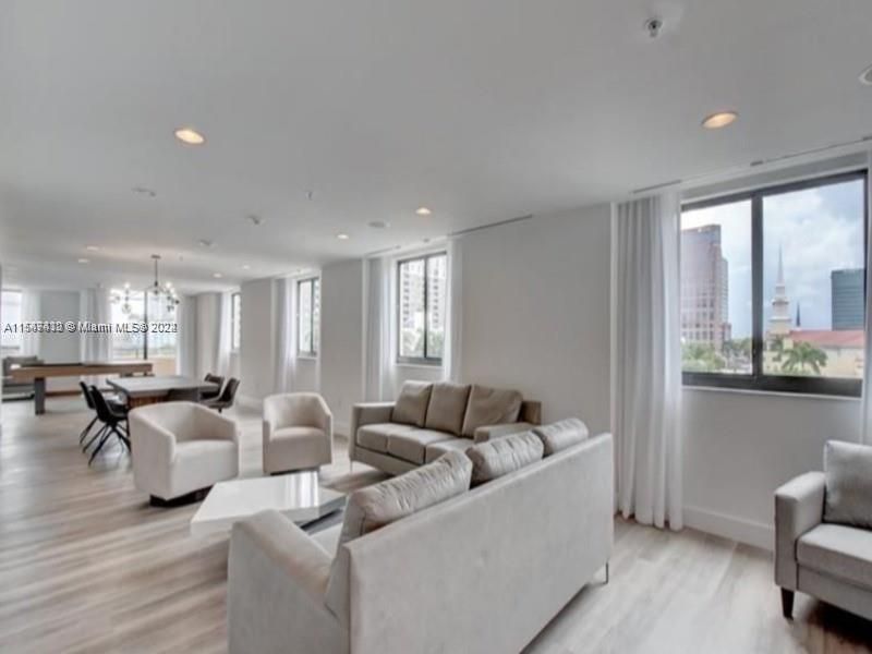 Recently Rented: $2,850 (1 beds, 1 baths, 835 Square Feet)