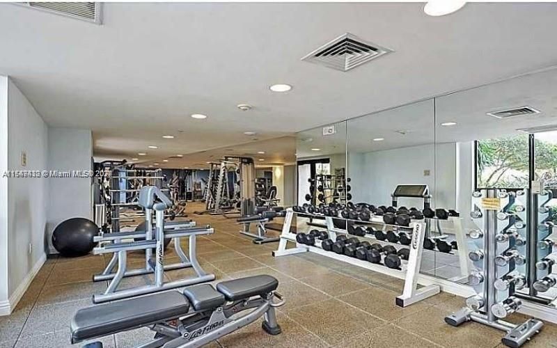 Recently Rented: $2,850 (1 beds, 1 baths, 835 Square Feet)