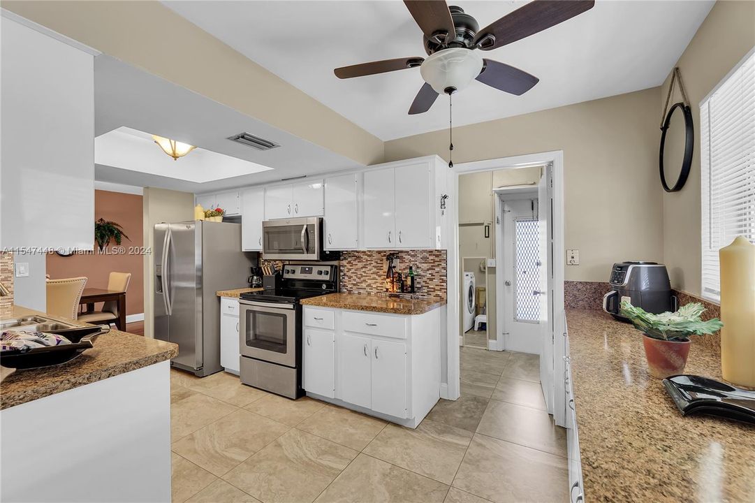 Active With Contract: $365,000 (2 beds, 2 baths, 1318 Square Feet)
