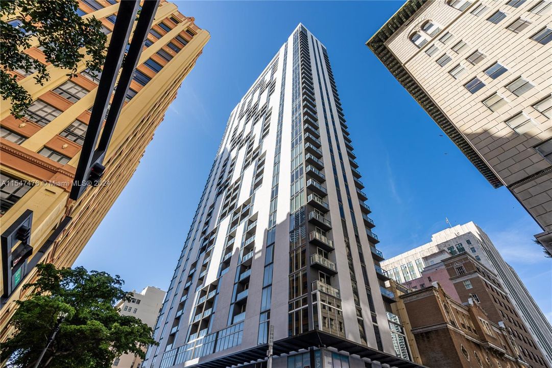 Active With Contract: $399,000 (1 beds, 1 baths, 533 Square Feet)
