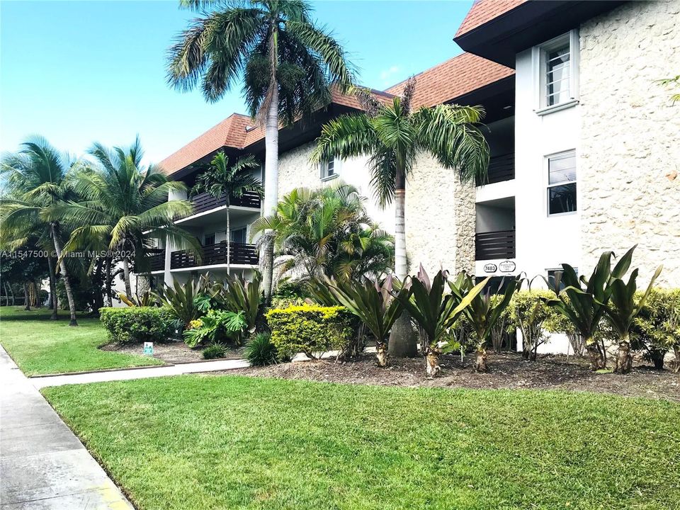 Recently Sold: $242,999 (1 beds, 1 baths, 665 Square Feet)