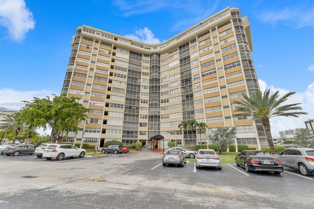 Recently Sold: $259,900 (1 beds, 1 baths, 968 Square Feet)