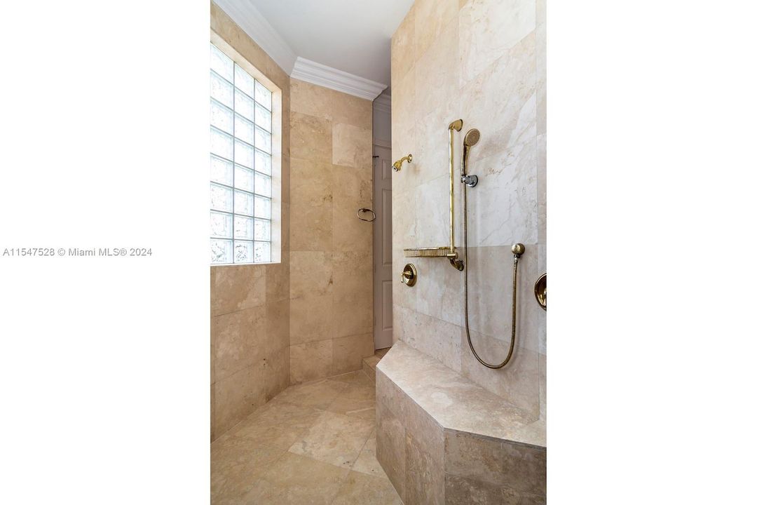 最近租的: $10,500 (4 贝兹, 3 浴室, 2713 平方英尺)