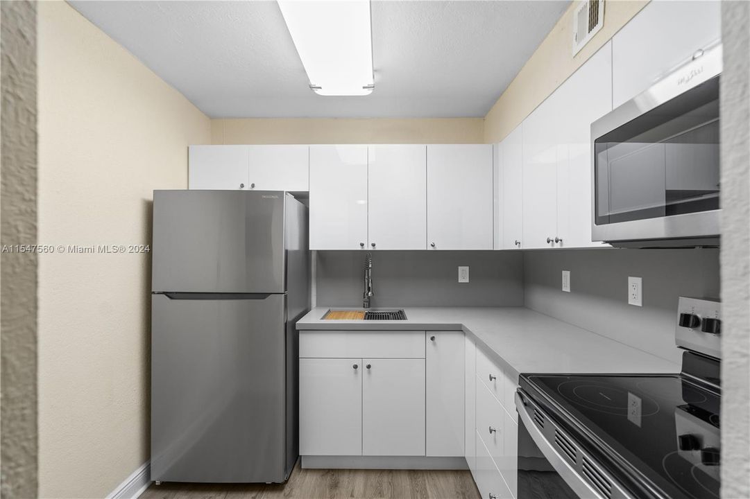 Recently Rented: $23,400 (1 beds, 1 baths, 760 Square Feet)