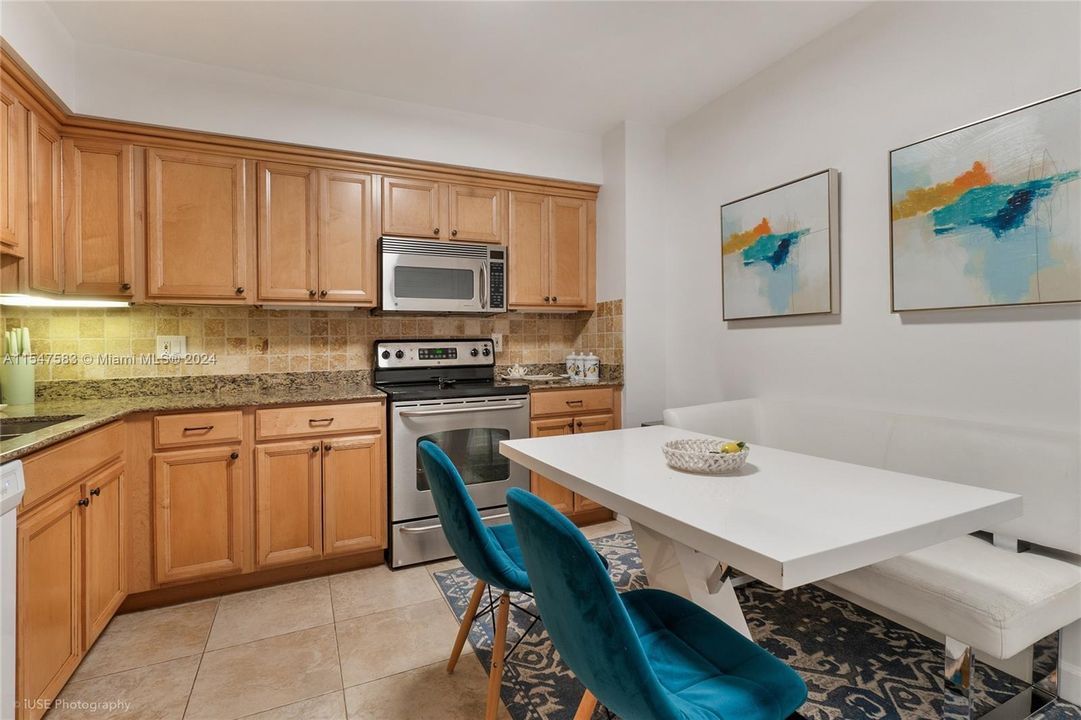 For Sale: $919,000 (2 beds, 2 baths, 1388 Square Feet)