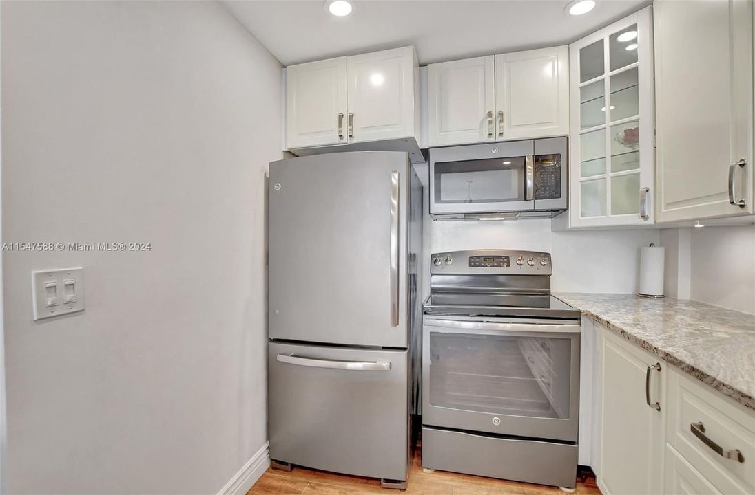 Recently Sold: $425,000 (2 beds, 2 baths, 999 Square Feet)