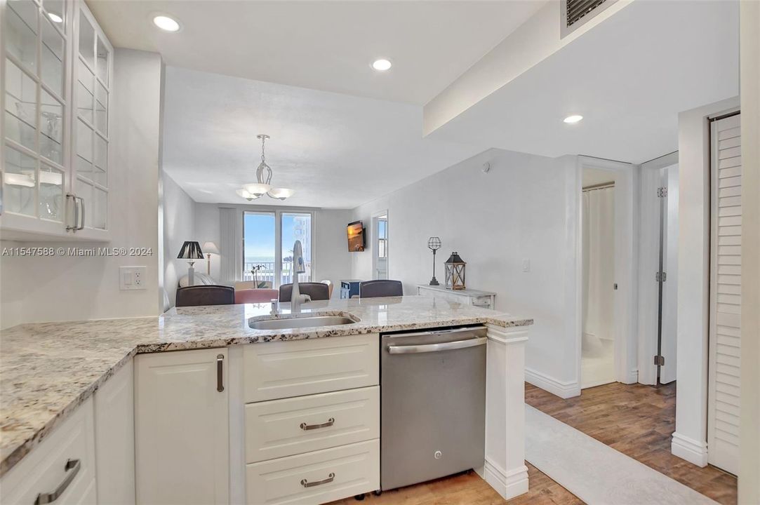 Recently Sold: $425,000 (2 beds, 2 baths, 999 Square Feet)