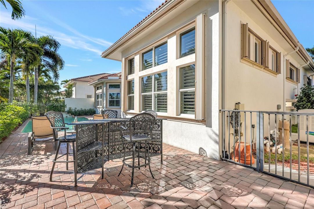Active With Contract: $2,295,000 (3 beds, 3 baths, 3746 Square Feet)
