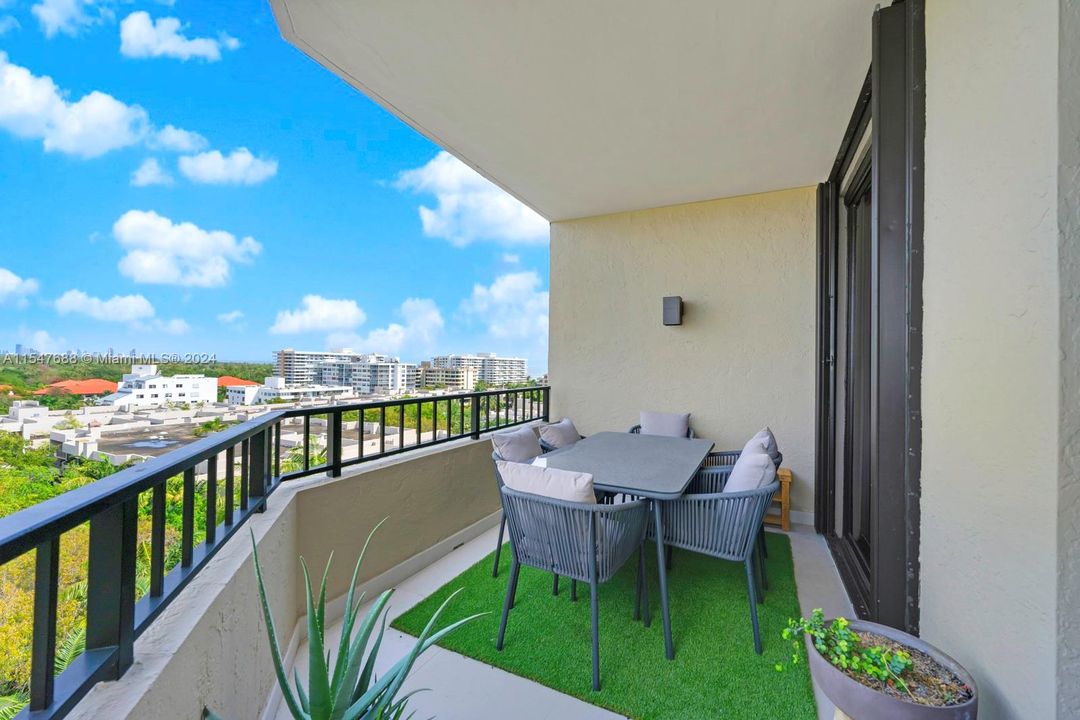 Active With Contract: $1,595,000 (2 beds, 2 baths, 1584 Square Feet)