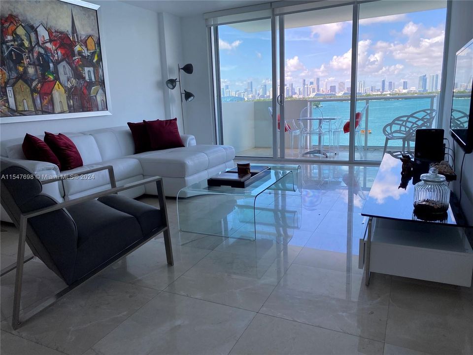 Recently Rented: $4,350 (2 beds, 2 baths, 1071 Square Feet)