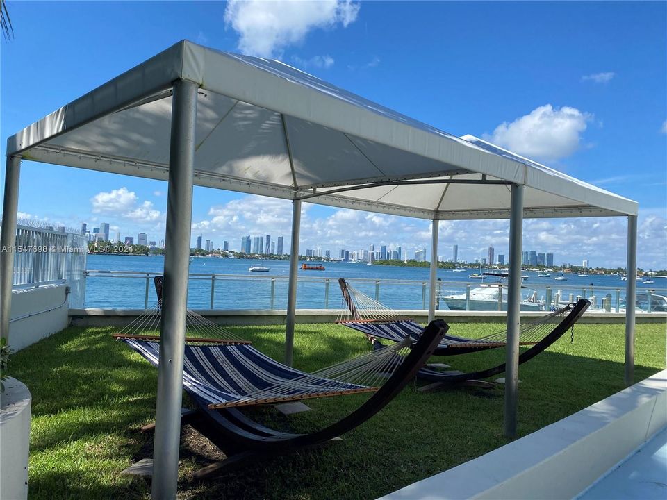 Recently Rented: $4,350 (2 beds, 2 baths, 1071 Square Feet)