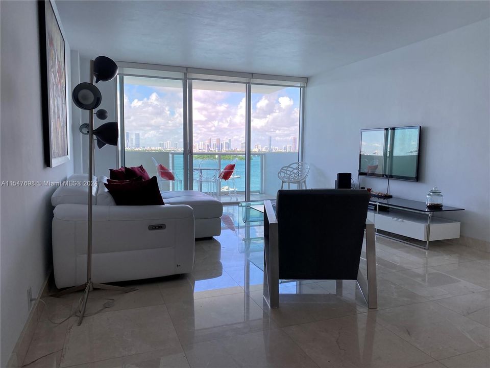 Recently Rented: $4,350 (2 beds, 2 baths, 1071 Square Feet)