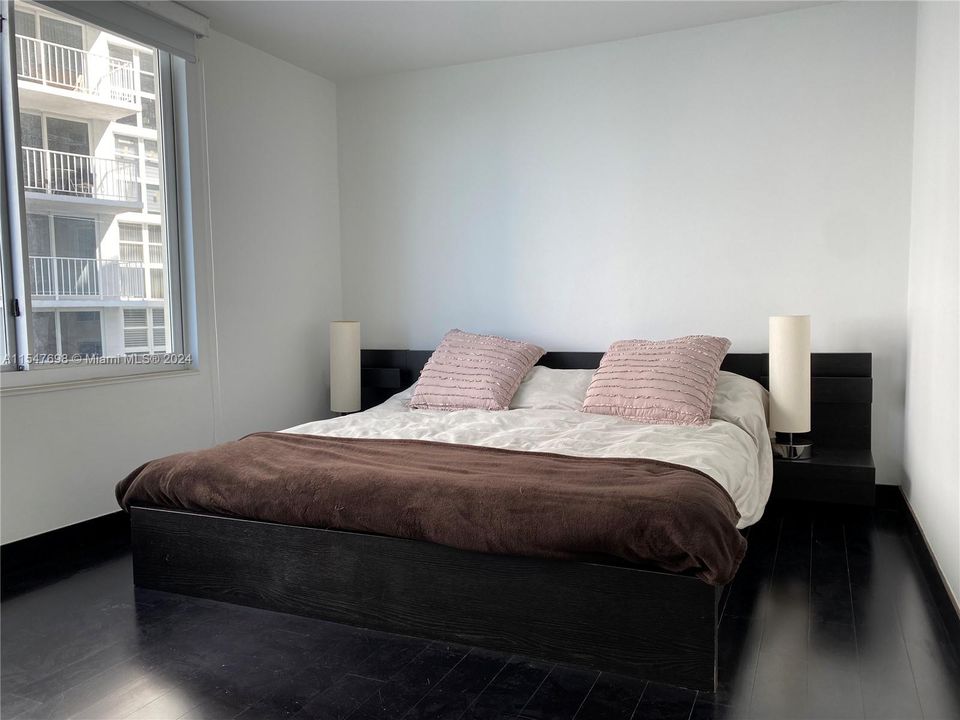 Recently Rented: $4,350 (2 beds, 2 baths, 1071 Square Feet)