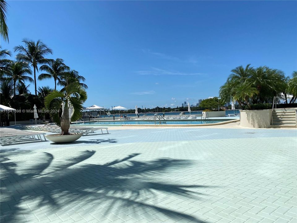 Recently Rented: $4,350 (2 beds, 2 baths, 1071 Square Feet)