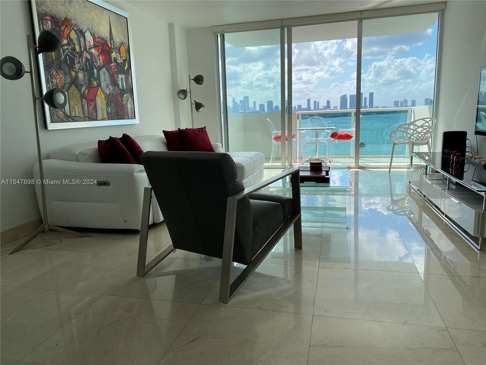 Recently Rented: $4,350 (2 beds, 2 baths, 1071 Square Feet)