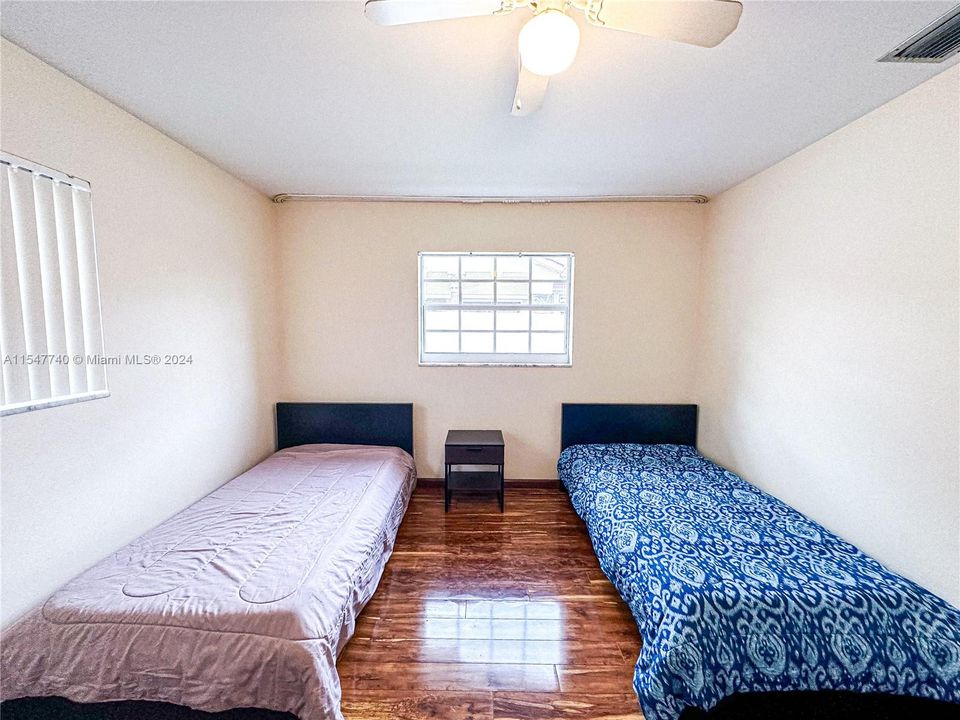 Activo con contrato: $5,950 (3 camas, 2 baños, 2013 Pies cuadrados)
