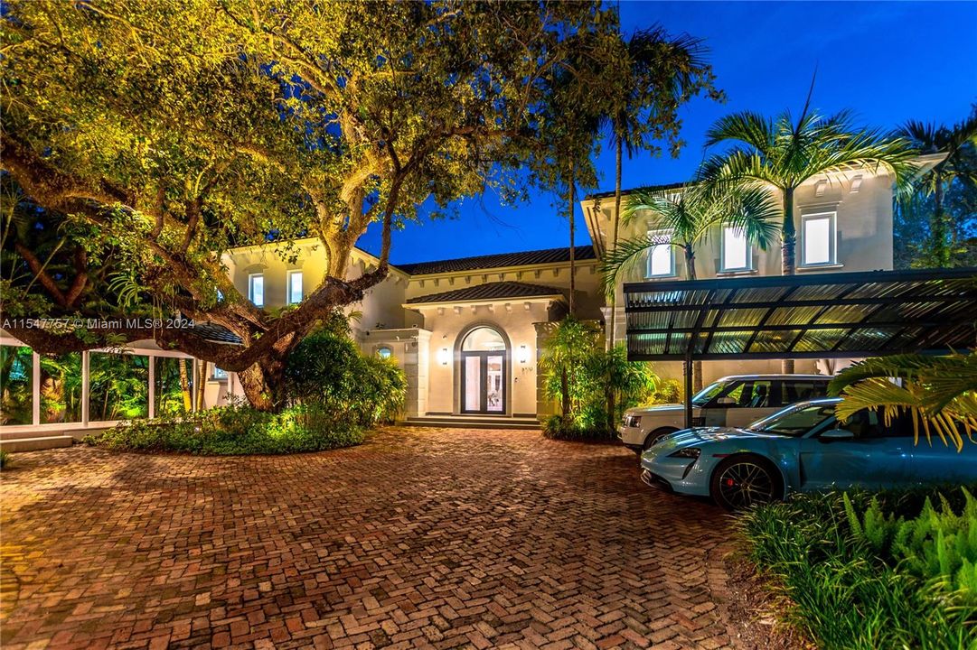 For Sale: $5,500,000 (5 beds, 5 baths, 6447 Square Feet)