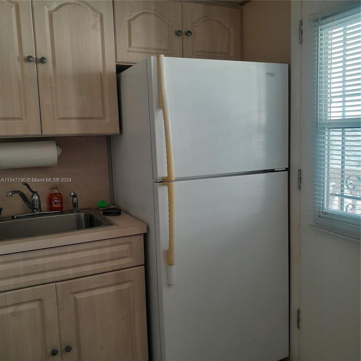 For Sale: $189,000 (1 beds, 1 baths, 768 Square Feet)