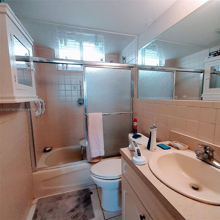 For Sale: $189,000 (1 beds, 1 baths, 768 Square Feet)