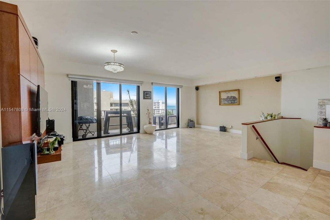 Active With Contract: $1,787,000 (2 beds, 3 baths, 1851 Square Feet)