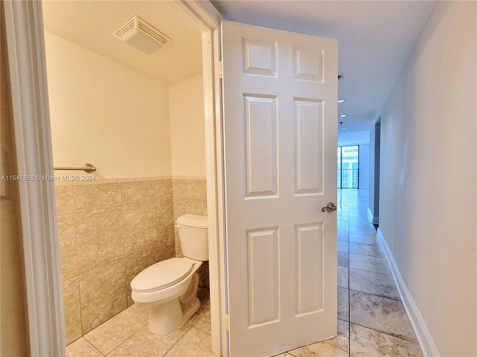 For Sale: $395,000 (1 beds, 1 baths, 890 Square Feet)