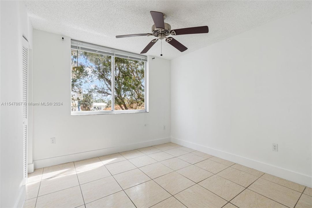 Active With Contract: $339,000 (2 beds, 2 baths, 940 Square Feet)