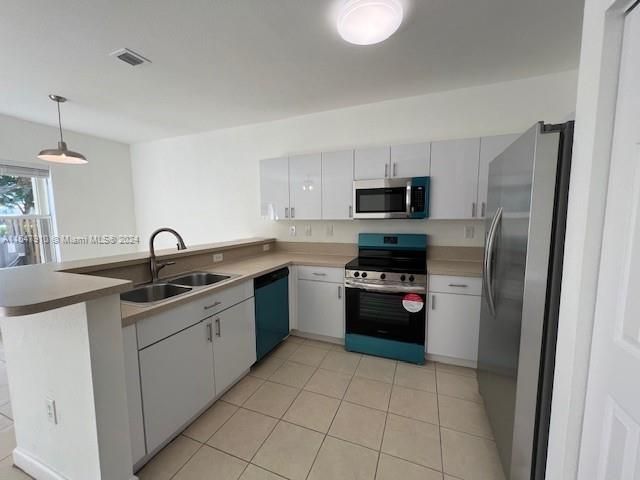 Recently Rented: $2,850 (4 beds, 2 baths, 1734 Square Feet)