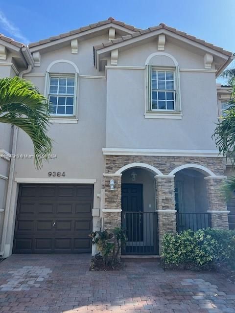 Recently Rented: $2,850 (4 beds, 2 baths, 1734 Square Feet)