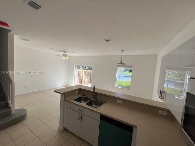 Recently Rented: $2,850 (4 beds, 2 baths, 1734 Square Feet)