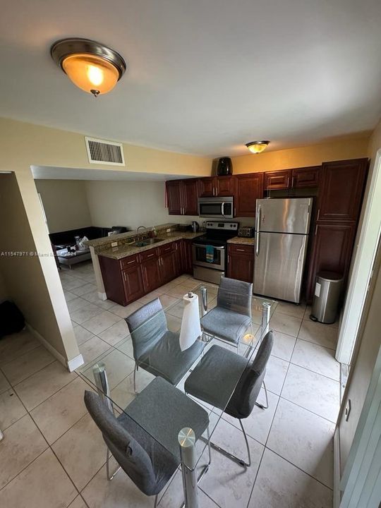 For Sale: $265,000 (2 beds, 1 baths, 782 Square Feet)