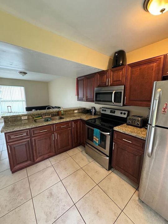 For Sale: $265,000 (2 beds, 1 baths, 782 Square Feet)