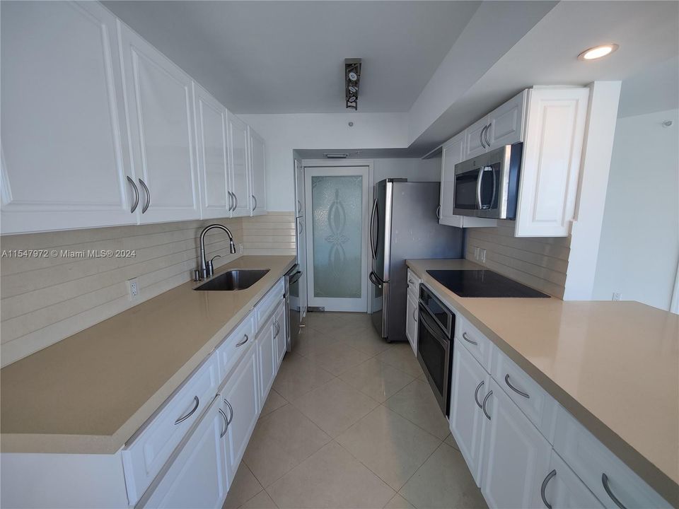 For Sale: $989,900 (2 beds, 2 baths, 1340 Square Feet)