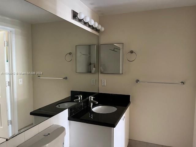 Recently Rented: $2,550 (2 beds, 2 baths, 979 Square Feet)