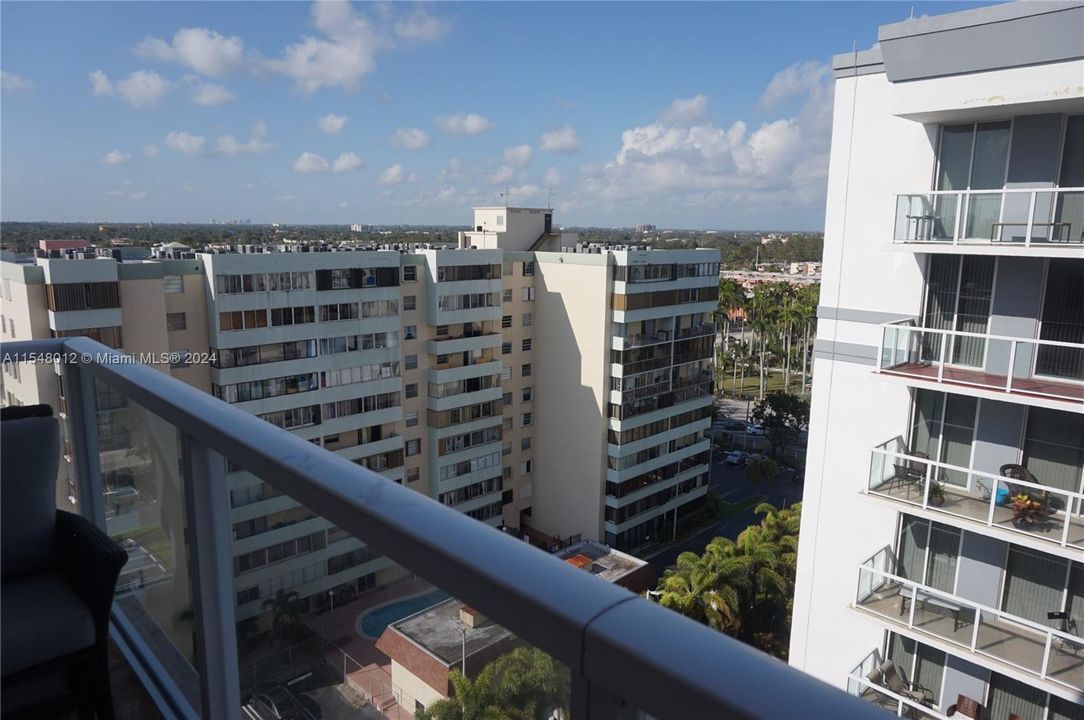 Recently Rented: $2,550 (2 beds, 2 baths, 979 Square Feet)