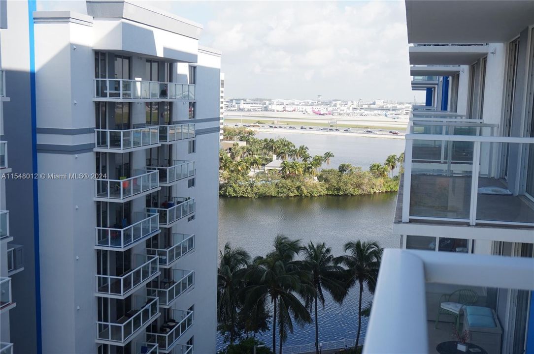 Recently Rented: $2,550 (2 beds, 2 baths, 979 Square Feet)