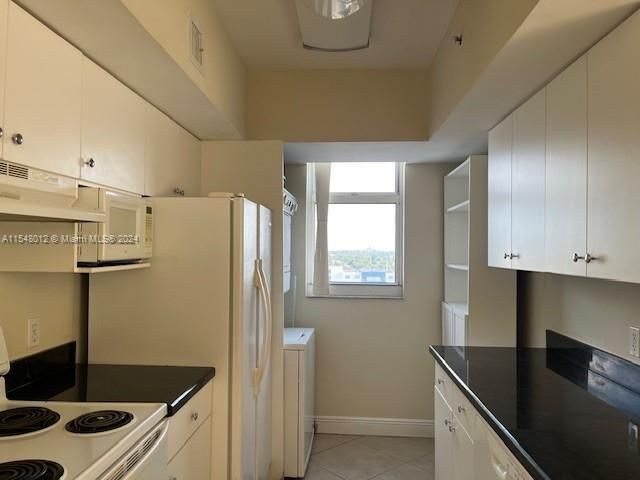 Recently Rented: $2,550 (2 beds, 2 baths, 979 Square Feet)